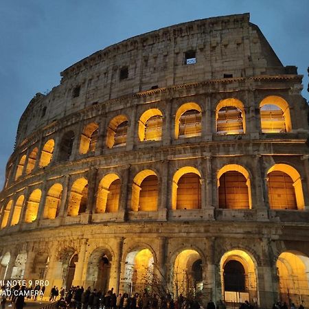 Luminoso Appartamento In Centro Storico Rome Exterior photo